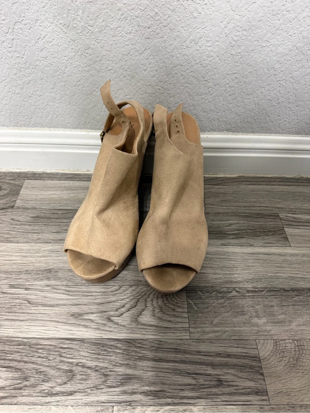 Zigi Soho Tan Beige Suede Wedge Peep-Toe Slingback Sandals
